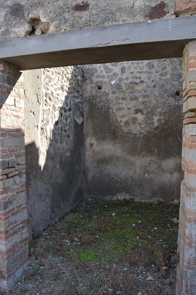 VII.2.16 Pompeii. October 2019. Cubiculum 16, looking south through doorway.
Foto Annette Haug, ERC Grant 681269 D�COR.
