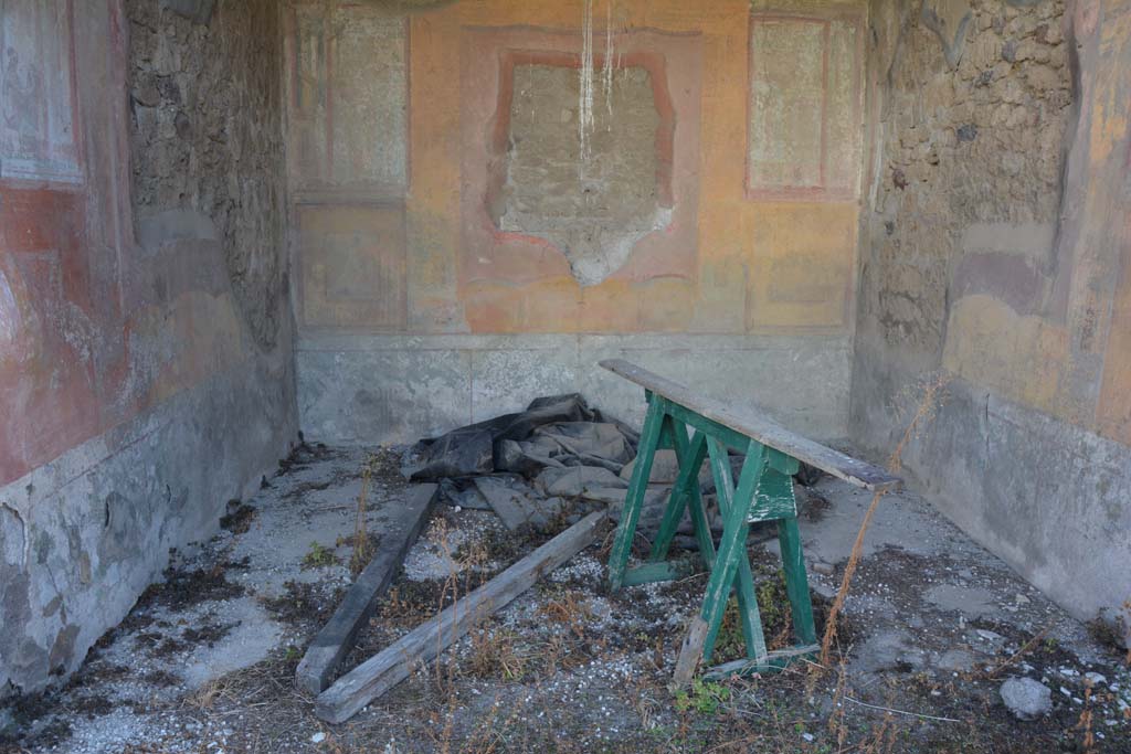 VII.2.16 Pompeii. October 2019. Exedra 17, looking south from doorway.
Foto Annette Haug, ERC Grant 681269 D�COR.
