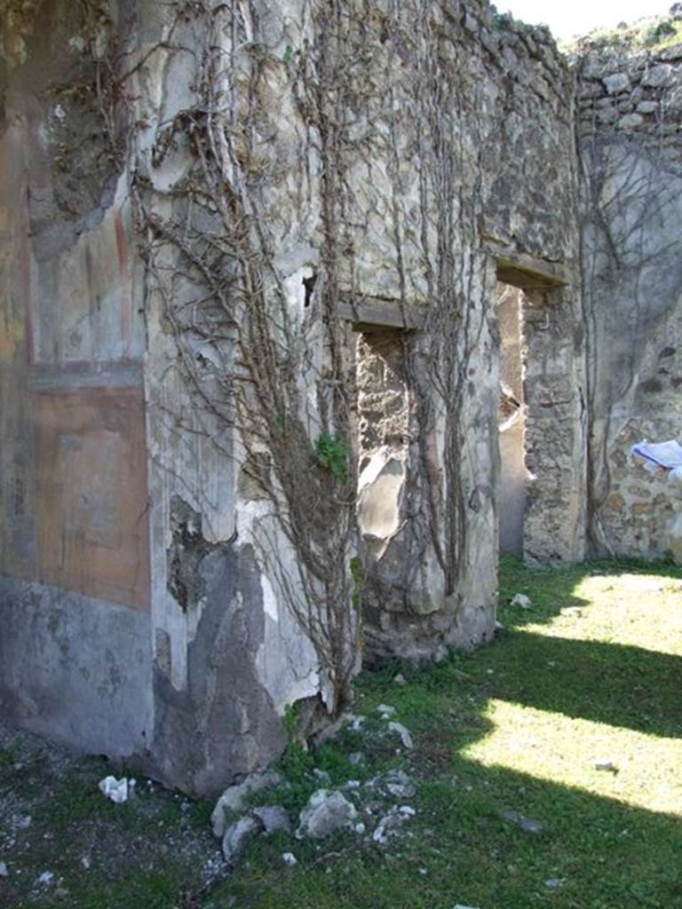 VII.2.16 Pompeii. March 2009. South portico, with doorways to Rooms 18 and 19.