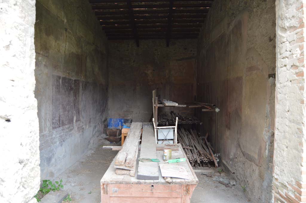 VII.2.16 Pompeii. October 2017. Room 20, triclinium, looking north from doorway.
Foto Taylor Lauritsen, ERC Grant 681269 DÉCOR.