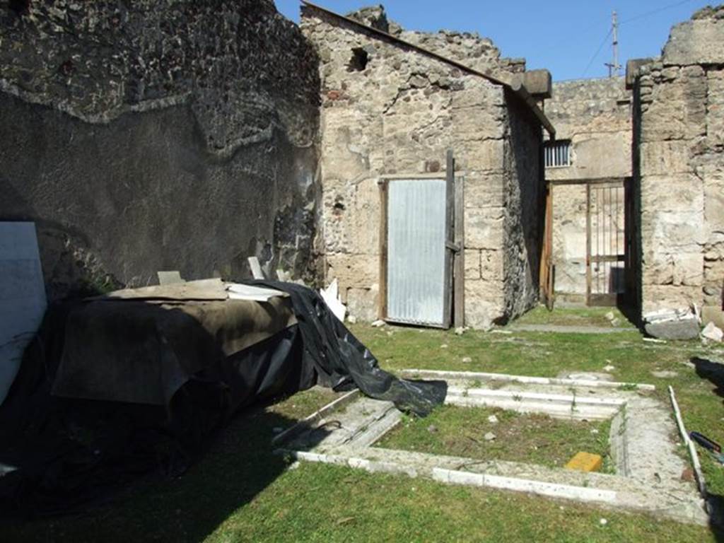 VII.2.16 Pompeii. March 2009. Room 2. Atrium, looking north towards Room 21, Cubiculum, on west side of entrance.