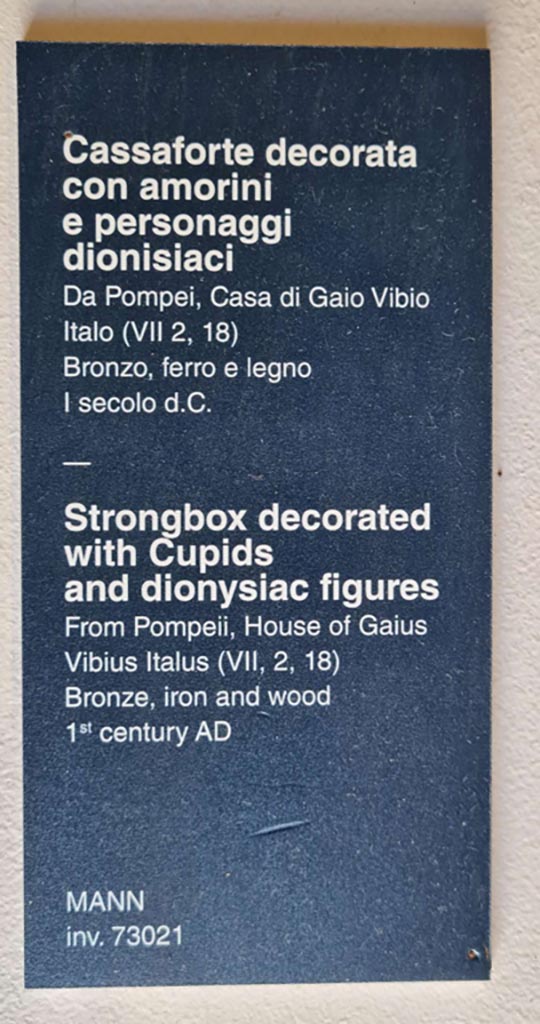 VII.2.18 Pompeii. October 2023.
Cassaforte decorata con amorini e personaggi dionisiaci.
Description card for inv. 73021. Photo courtesy of Giuseppe Ciaramella.