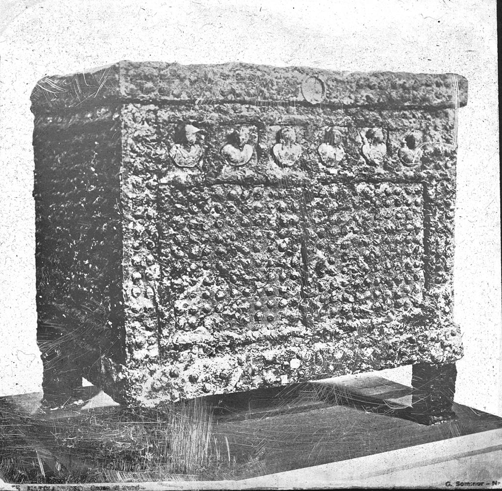Pompeii, found in unknown location. Money chest, now in Naples Archaeological Museum, inventory no. 730222.
Cassaforte in ferro con decorazioni in bronzo, fra cui appliques a testine di divinità disposte su di una fila, rinvenuta a Pompei, oggi nel Museo Archeologico Nazionale di Napoli (inv. 73022).
Photograph by Sommer, date before 1923. Goodyear S03 06 01 024 image 3158
Public domain, via Wikimedia Commons.