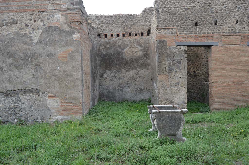 VII.2.18 Pompeii. October 2017.
Room 1, looking towards west wall of tablinum, on left, room 6, west ala, in centre, and doorway to room 7, on right.
Foto Taylor Lauritsen, ERC Grant 681269 DÉCOR.
