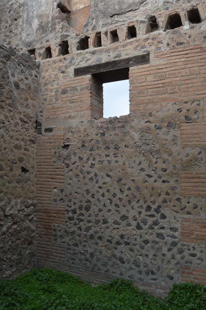 VII.2.18 Pompeii. October 2017.
Room 9, looking towards north wall, and upper floor belonging to separate dwelling at VII.2.19.
Foto Taylor Lauritsen, ERC Grant 681269 DÉCOR.