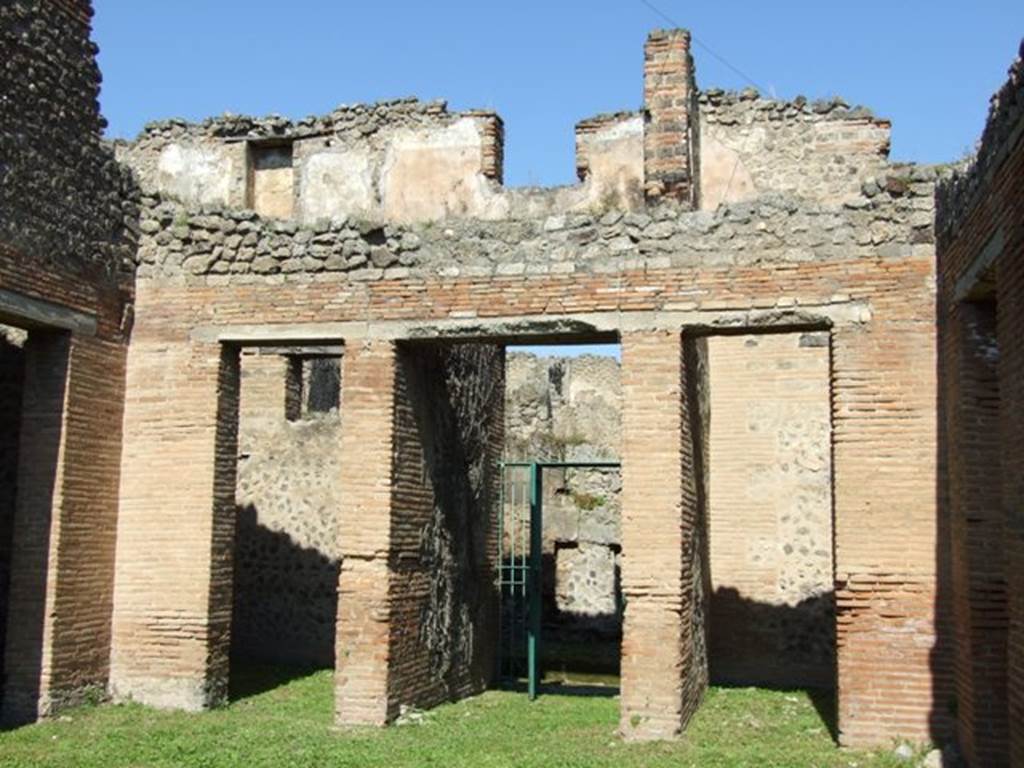 VII.2.18 Pompeii. March 2009. Room 1, atrium. Doorways on north wall and upper floor apartment above.