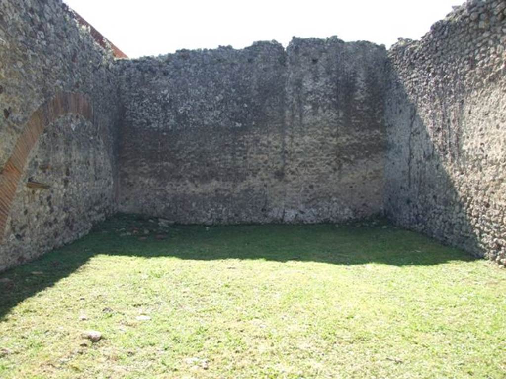 VII.2.18 Pompeii. March 2009. Room 17. Exedra. South wall.