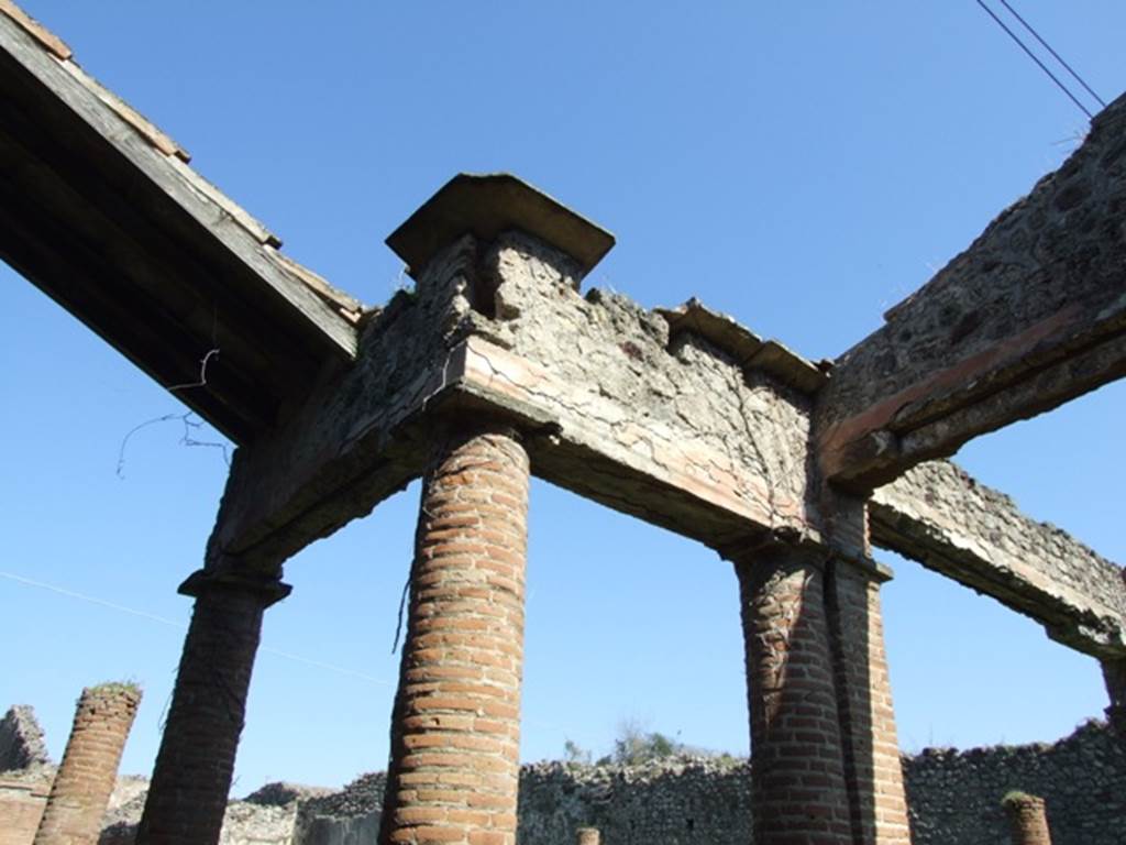 VII.2.18 Pompeii. March 2009. South portico, outside room 17. Columns supporting the portico, reinforced by two pillars, one on the north and this one on the south side.