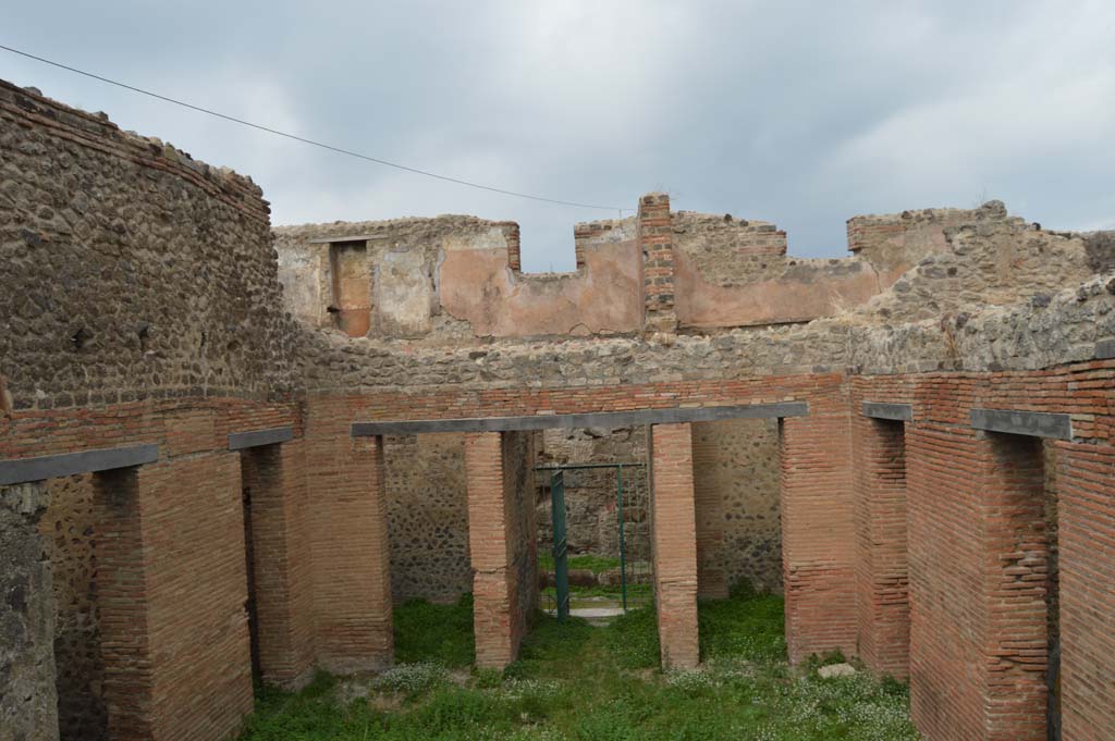 VII.2.19 Pompeii October 2017. Looking north from atrium of VII.2.18, towards upper floor dwelling reached from VII.2.19.
Foto Taylor Lauritsen, ERC Grant 681269 D�COR.
