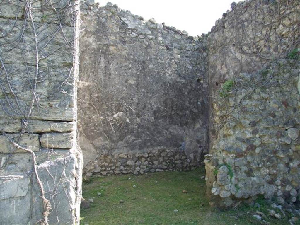 VII.2.20 Pompeii. March 2009. Doorway to Room 6. Ala. East wall.