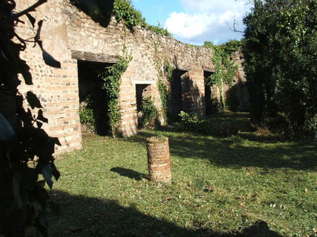 VII.2.20 Pompeii.  December 2004.  North East side of Peristyle. Photo taken from VII.2.23 