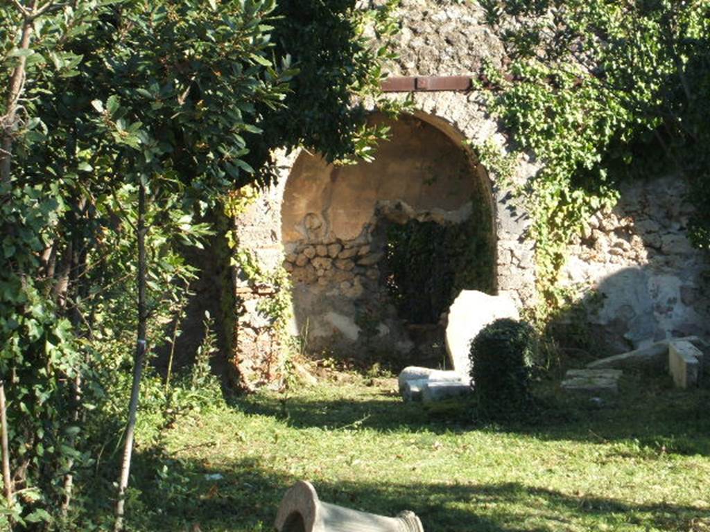 VII.2.20 Pompeii. December 2004. East side of Peristyle. Photo taken from VII.2.23 