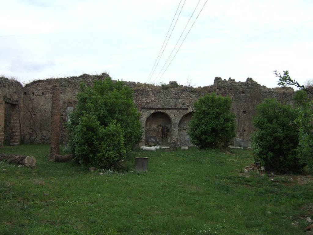 VII.2.20 Pompeii. May 2006. East wall of Peristyle, taken from VII.2.23.