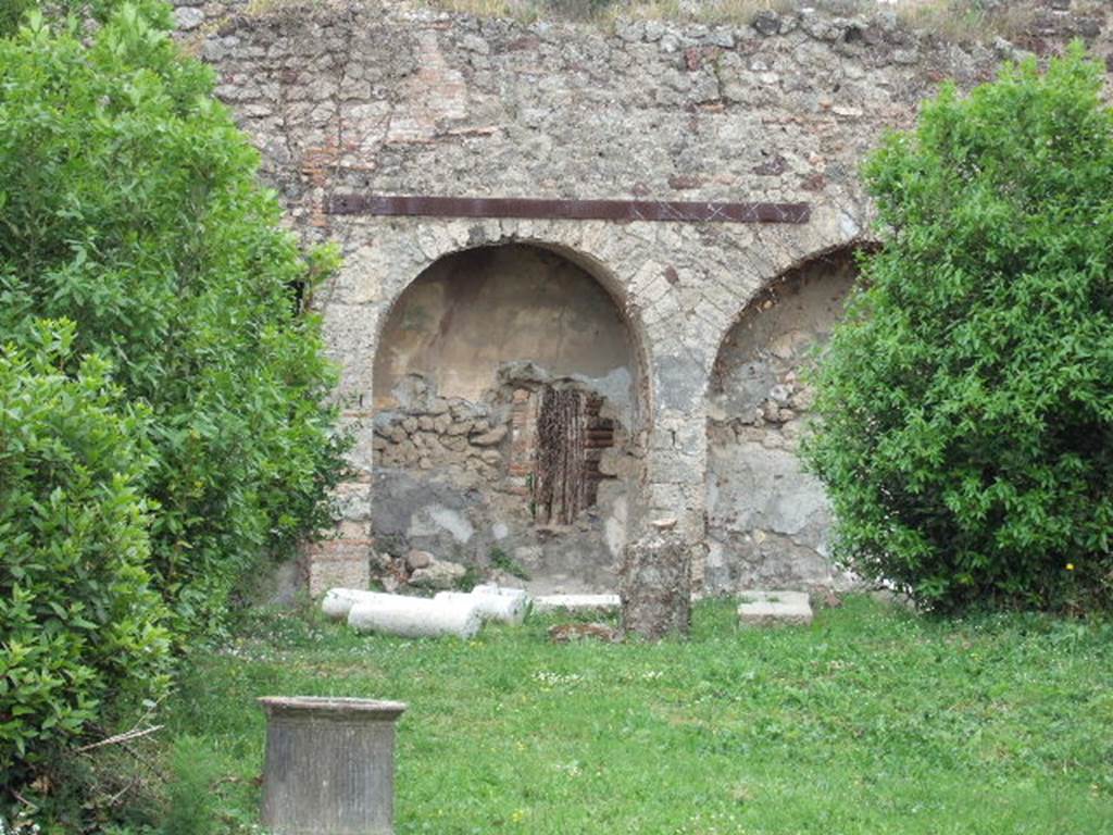 VII.2.20 Pompeii. May 2006. Recess in east wall. Photo taken from VII.2.23.