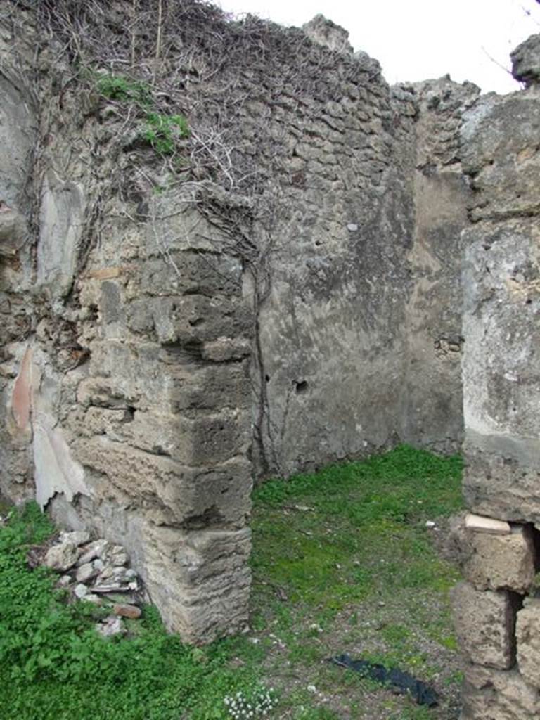 VII.2.20 Pompeii. December 2007.
Doorway to room 21, porter’s room, on right (west) side of entrance doorway.