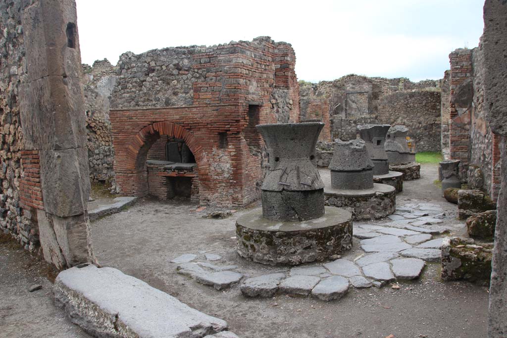 VII.2.22 Pompeii. April 2014. Looking east from entrance to bakery. Photo courtesy of Klaus Heese.