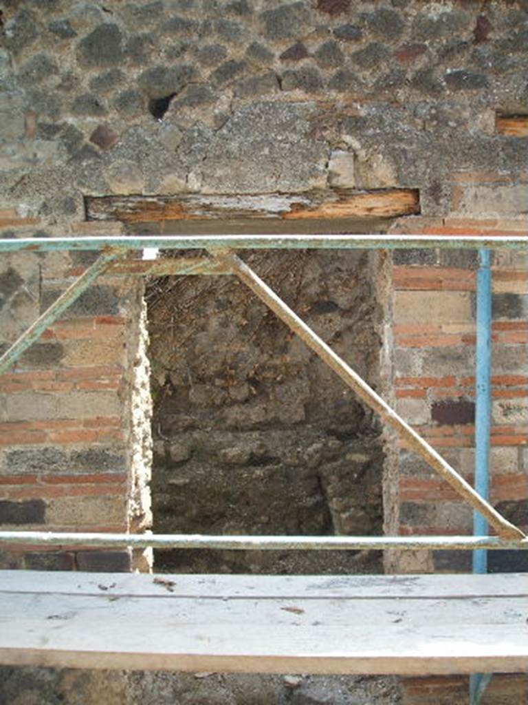 VII.2.28 Pompeii. May 2005. Entrance.
