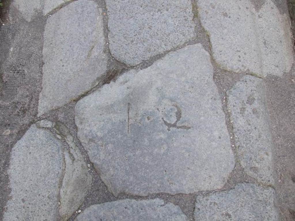 Inscription K Q in Vicolo Storto outside VII.2.28. December 2007.