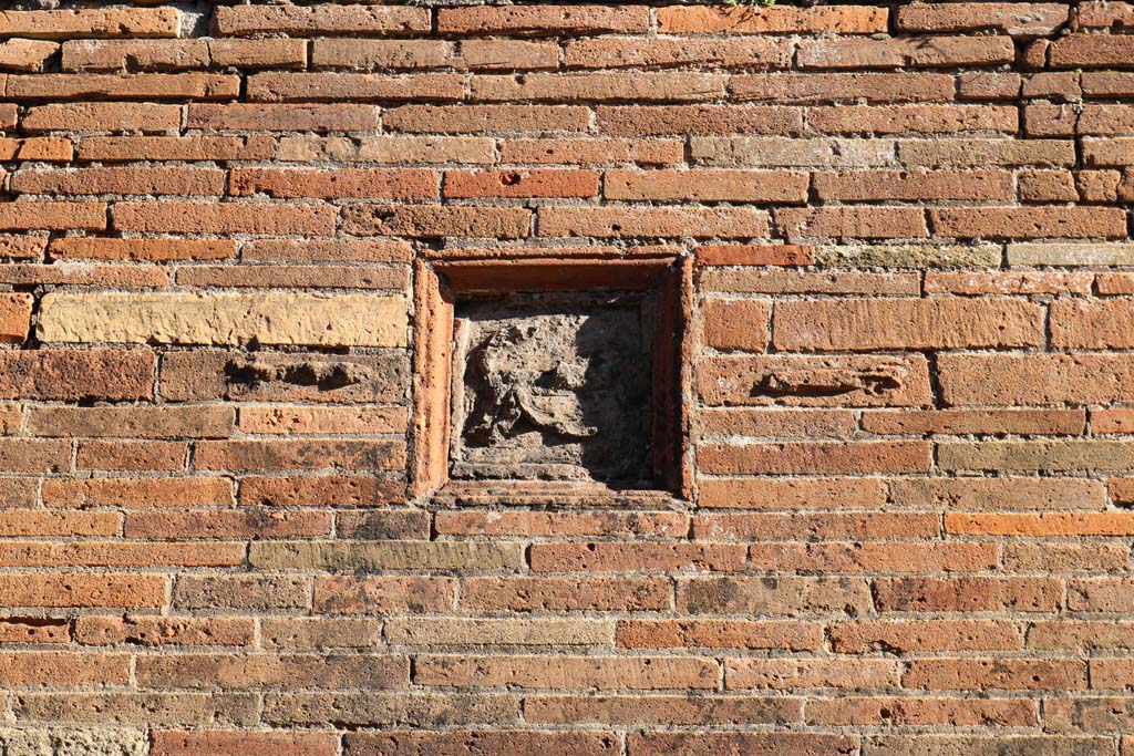 VII.2.31, Pompeii. December 2018. Looking east to plaque on upper wall. Photo courtesy of Aude Durand.