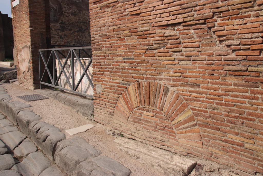 VII.2.33 Pompeii. October 2023. Looking west along exterior south wall towards entrance, on left. Photo courtesy of Klaus Heese.