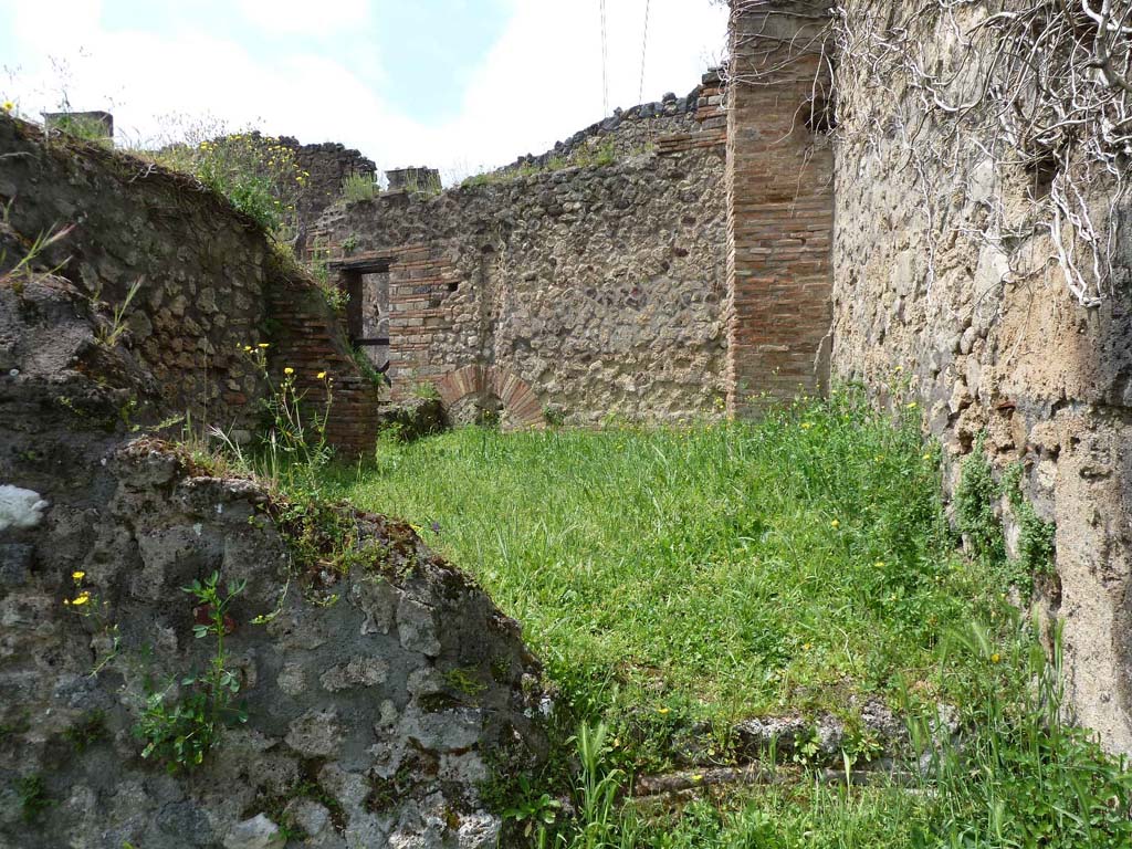VII.2.35 Pompeii. May 2010. Doorway with two steps, leading west into rear of VII.2.30.