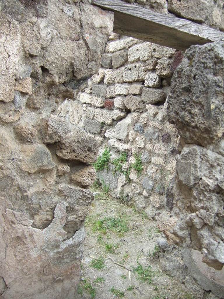 VII.2.39 Pompeii. May 2006. Doorway to atrium of VII.2.38 and latrine.
