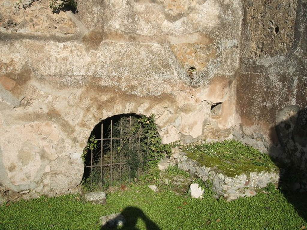 VII.2.41 Pompeii. December 2004. North-east corner of workshop.