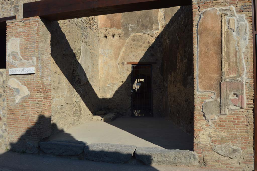 VII.2.44 Pompeii. October 2017. Looking north to entrance doorway. 
Foto Taylor Lauritsen, ERC Grant 681269 D�COR
