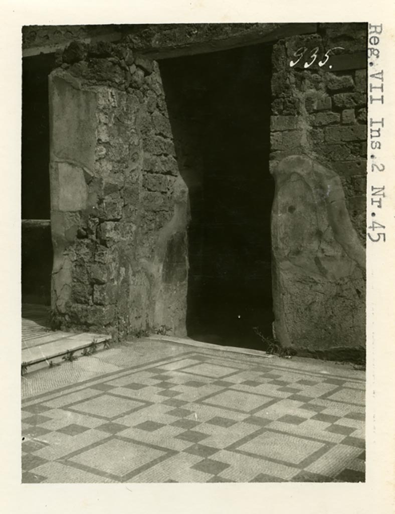 VII.2.45 Pompeii. Pre-1937-39. North-east corner of atrium with doorway into triclinium.
Photo courtesy of American Academy in Rome, Photographic Archive. Warsher collection no. 935.