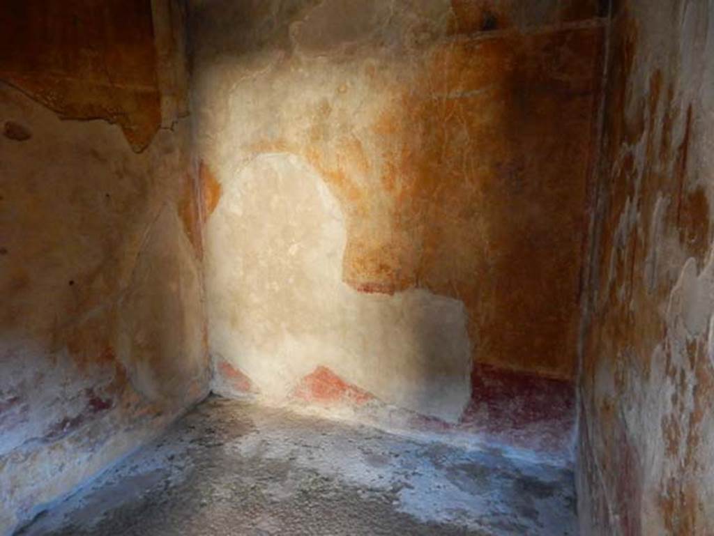 VII.2.45 Pompeii, May 2018. Looking towards west wall of cubiculum on west side of atrium.
Photo courtesy of Buzz Ferebee.