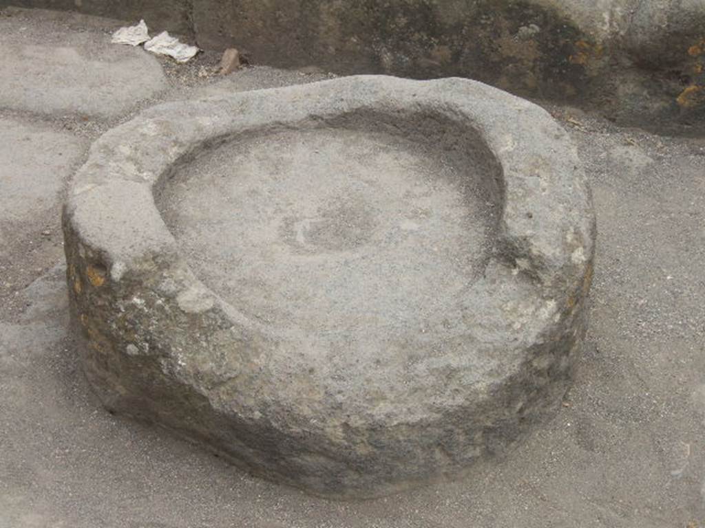 Stepping stone in road outside VII.2.46.  May 2006.