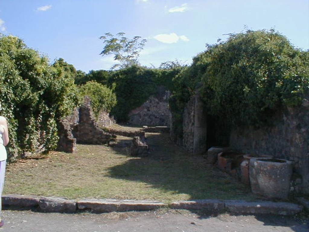 VII.3.3 Pompeii. September 2004. Entrance, looking south.