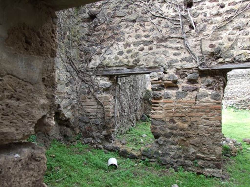 VII.3.4 Pompeii. March 2009. Looking north from storeroom door, to north wall of garden area. The window looked into the Triclinium, and the door led back to the front of the dwelling.