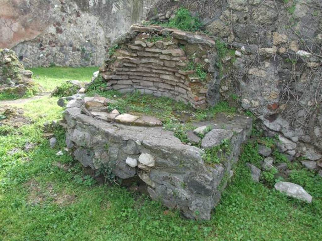 VII.3.4 Pompeii. March 2009. Small Oven on west side of yard. According to Boyce, near the oven was found a faded painting of the serpents (le vestigie della pittura dei serpenti).
See Boyce G. K., 1937. Corpus of the Lararia of Pompeii. Rome: MAAR 14. (p.63, no.258) Boyce quotes Bull. Inst.,1868, 44.