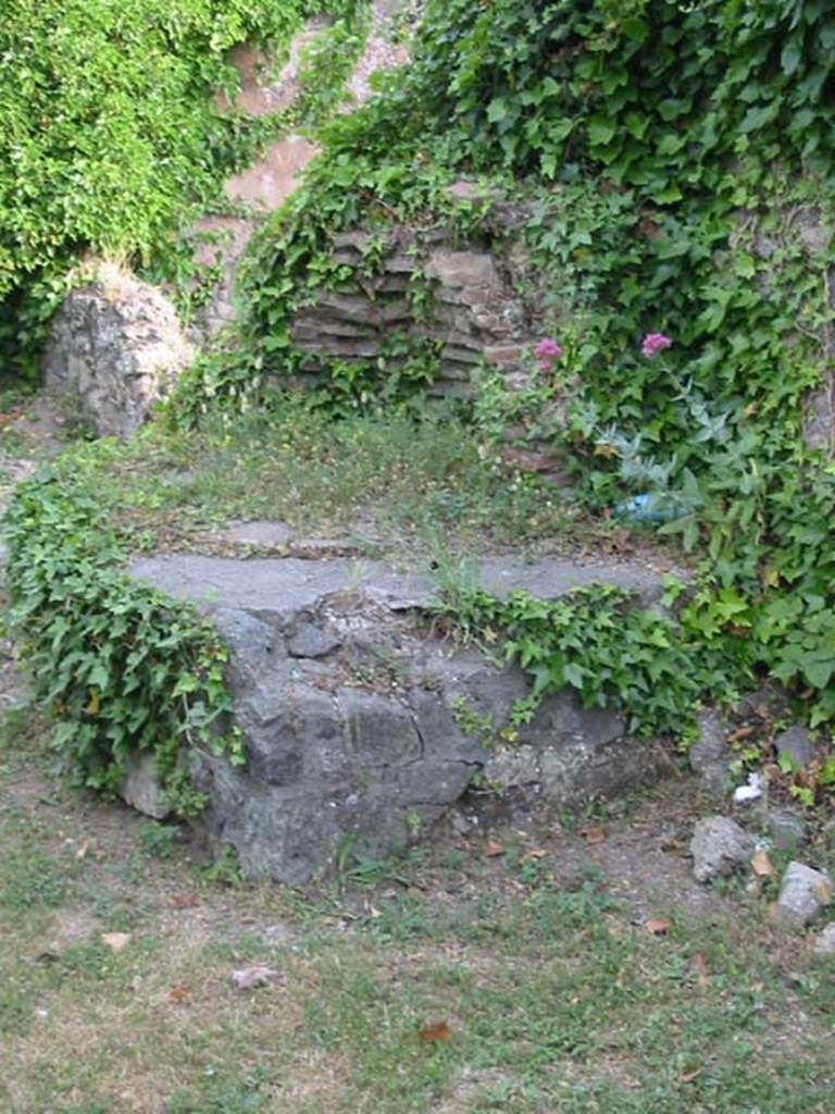 VII.3.4 Pompeii. May 2003. Remains of small oven. Photo courtesy of Nicolas Monteix.