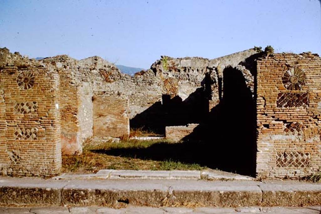 VII.3.8 Pompeii. 1966. Looking south across entrance. Photo by Stanley A. Jashemski.
Source: The Wilhelmina and Stanley A. Jashemski archive in the University of Maryland Library, Special Collections (See collection page) and made available under the Creative Commons Attribution-Non Commercial License v.4. See Licence and use details.
J66f0592