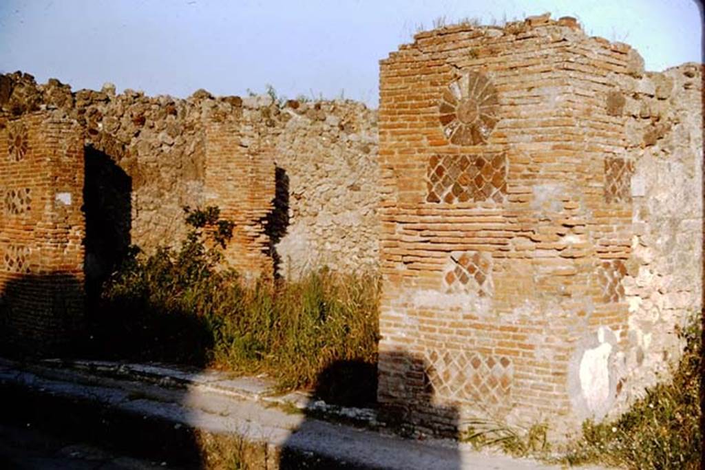 VII.3.8 Pompeii. 1964. Looking south-east from Via della Fortuna. Photo by Stanley A. Jashemski.
Source: The Wilhelmina and Stanley A. Jashemski archive in the University of Maryland Library, Special Collections (See collection page) and made available under the Creative Commons Attribution-Non Commercial License v.4. See Licence and use details.
J64f1595