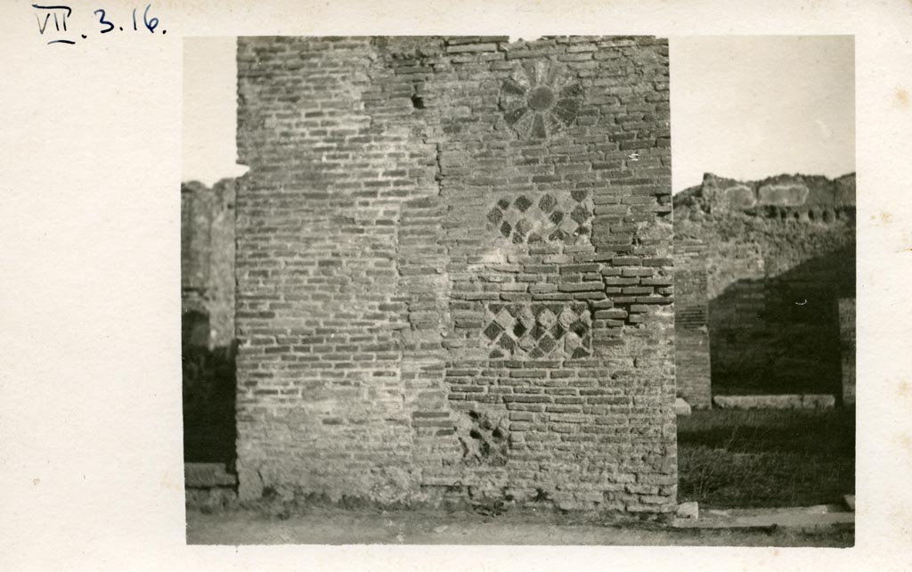 VII.3.8 Pompeii, but shown as VII.3.16 on photo. Pre-1937-1939.
Pillar on east side of shop, between VII.3.9, on left, and VII.3.8, on right.
Photo courtesy of American Academy in Rome, Photographic Archive. Warsher collection no. 091.