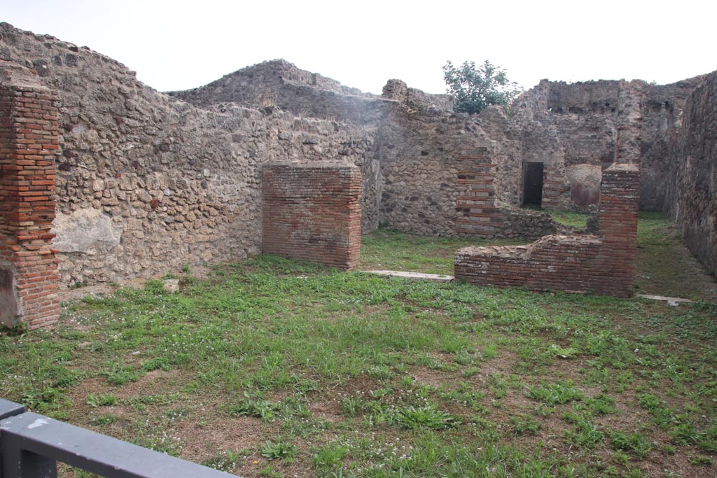 VII.3.8 Pompeii. October 2023.
Looking across shop-room towards doorway to tablinum (a), in centre, and corridor (b) to rear rooms, on right.
Photo courtesy of Klaus Heese.
