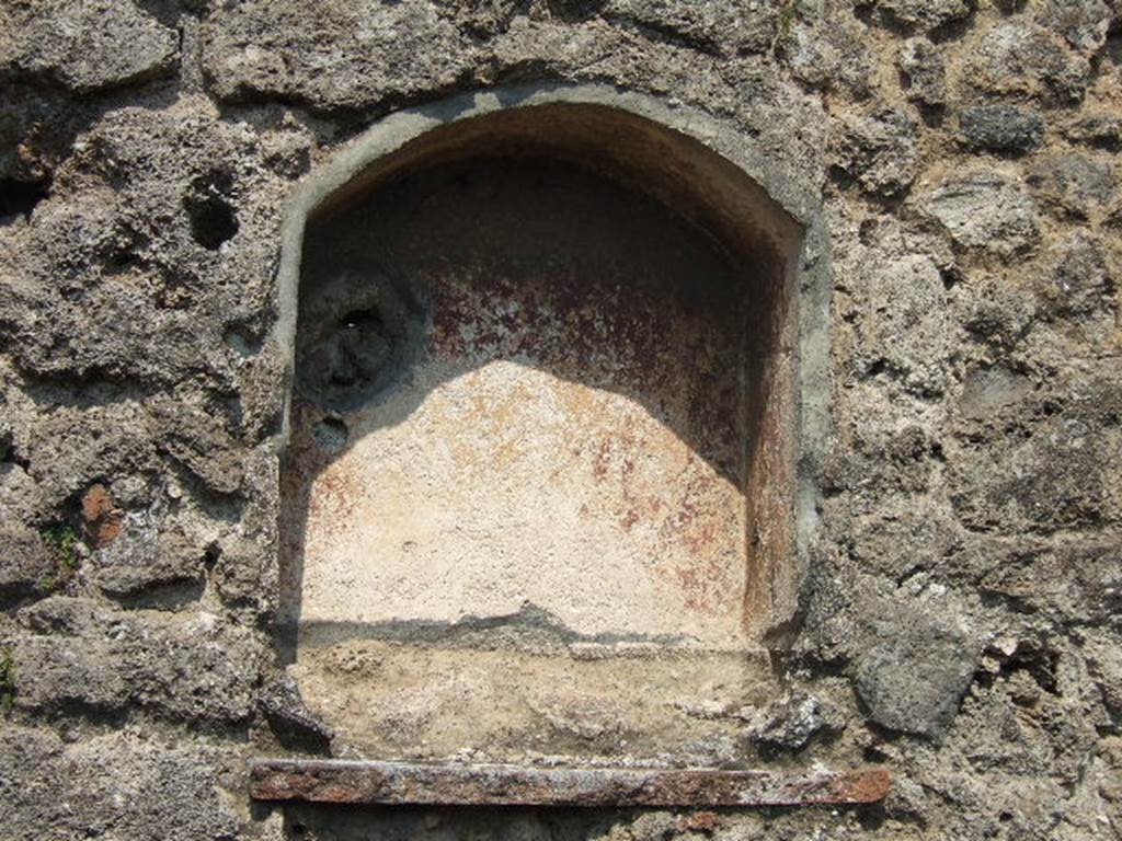 VII.3.10 Pompeii. May 2006. Niche in east wall. According to Boyce, the inside walls of this arched niche were coated in red stucco. Fiorelli called it la nicchia dei Penati. See Boyce G. K., 1937. Corpus of the Lararia of Pompeii. Rome: MAAR 14. (p. 64, no.262) See Pappalardo, U., 2001. La Descrizione di Pompei per Giuseppe Fiorelli (1875). Napoli: Massa Editore. (p. 86)