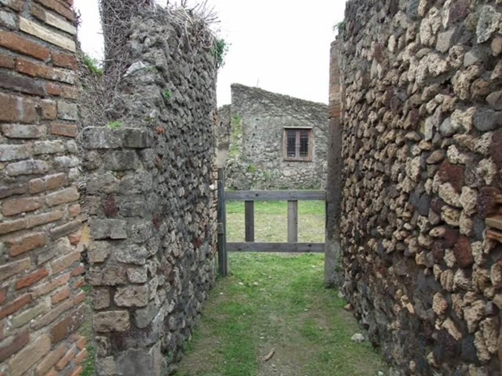 VII.3.11 Pompeii. March 2009. Corridor, looking south to atrium.