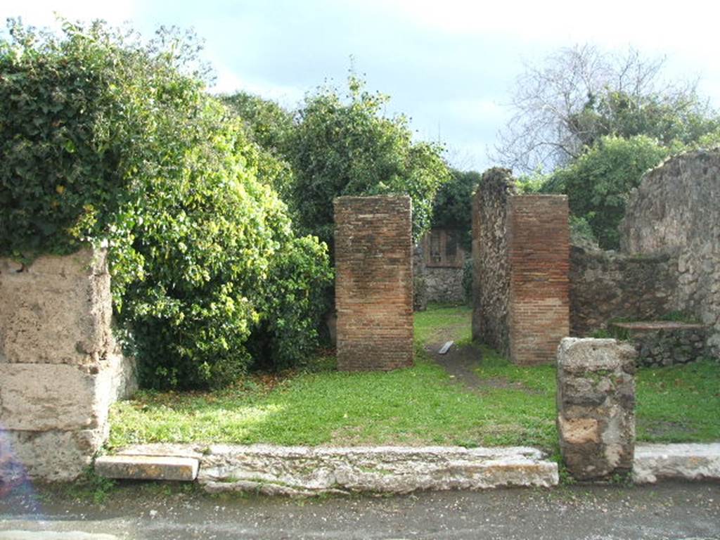 VII.3.12 Pompeii. December 2004. Entrance. Looking south.