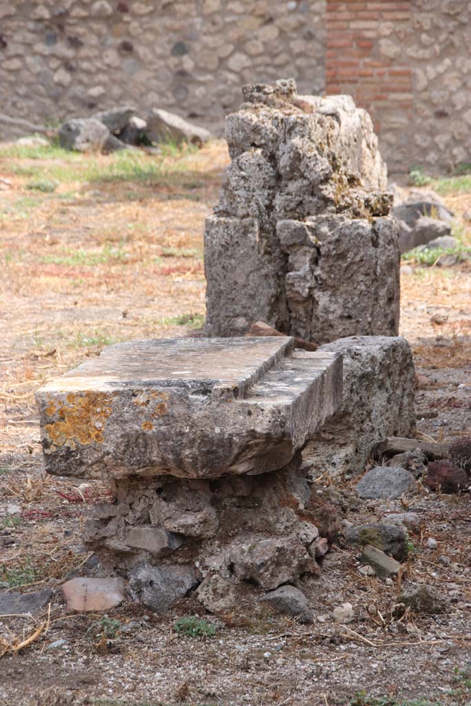 VII.3.13 Pompeii. September 2021.
Detail of structure near west wall, looking south. Photo courtesy of Klaus Heese.