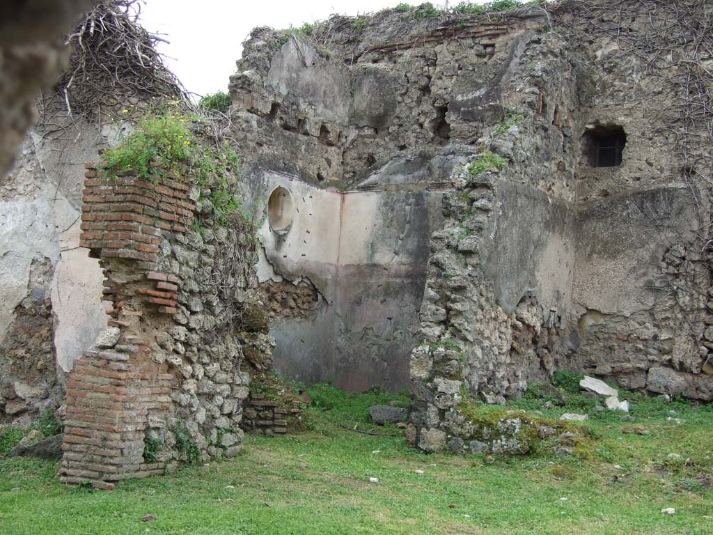 VII.3.13 Pompeii. March 2009. Looking west towards two cubicula.