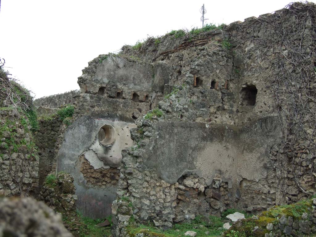 VII.3.13 Pompeii. March 2009. South-west corner of garden area. Passage to kitchen, and two cubicula.
In the kitchen, there was a lararium painting, not conserved, height 0.59m, width 2.07m.
The genius poured a libation on an altar and on each side stood a Lar with rhyton and situla.
In the lower zone were the two serpents confronted at an altar.
See Boyce G. K., 1937. Corpus of the Lararia of Pompeii. Rome: MAAR 14, p. 64, no. 267.
See Giacobello, F., 2008. Larari Pompeiani: Iconografia e culto dei Lari in ambito domestico. Milano: LED Edizioni. (p.192)