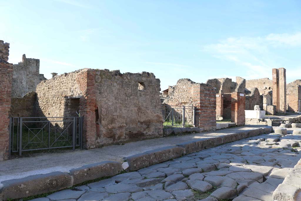 VII.3.17, Pompeii, on left. December 2018.
Looking west on Via Stabiana towards entrances of VII.3.17, VII.3.16, centre, and VII.3.15, on right. Photo courtesy of Aude Durand.