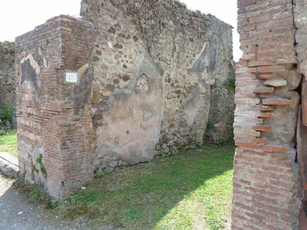 VII.3.17 Pompeii. May 2010. Entrance on Via Stabiana, looking south.