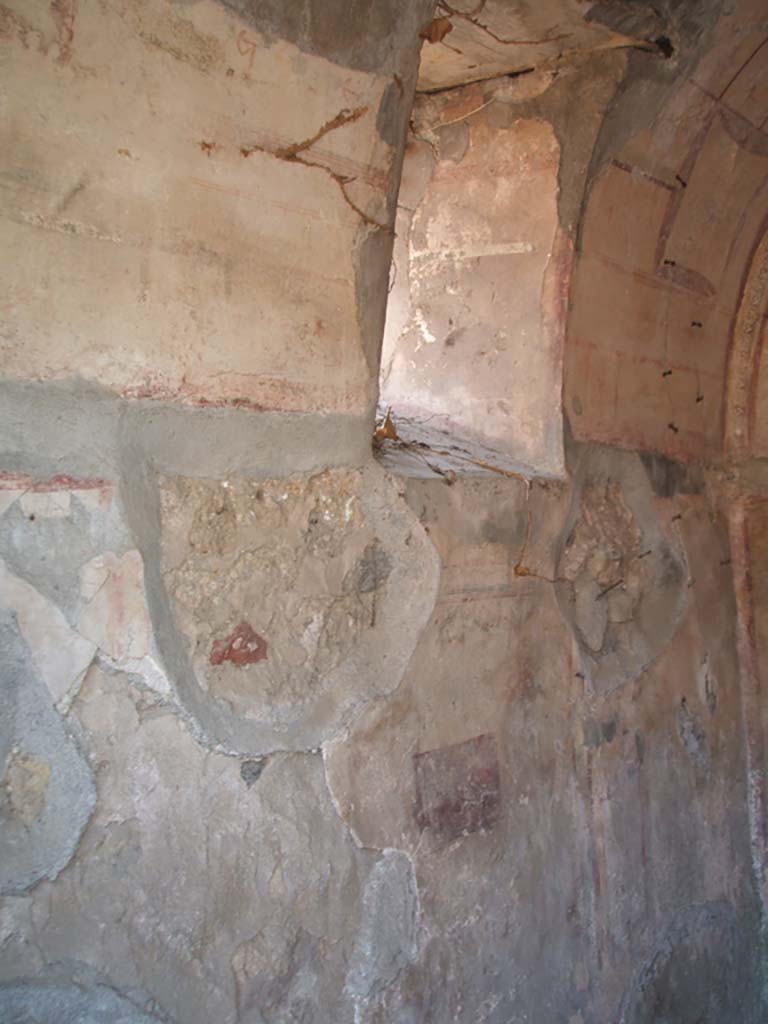 VII.3.21 Pompeii. May 2005. Vaulted triclinium.
South wall with window, which took its light from the yard or light-well in VII.3.22.
The sides of the vault contained painted rectangular panels of hunt scenes.