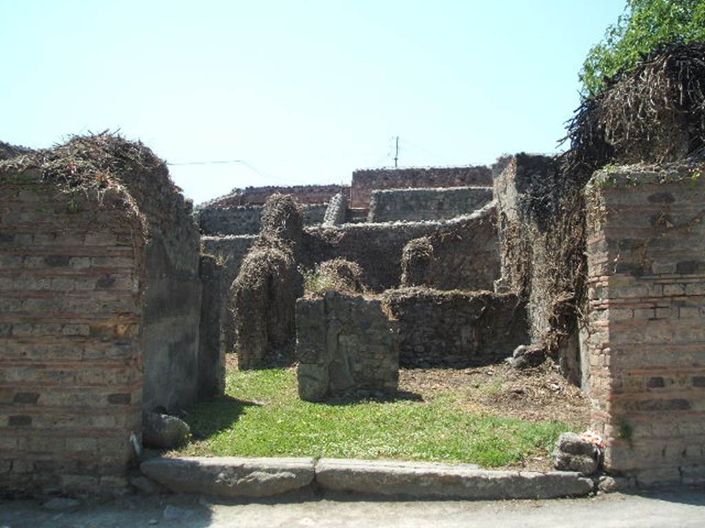 VII.3.22 Pompeii. May 2005. Looking west.