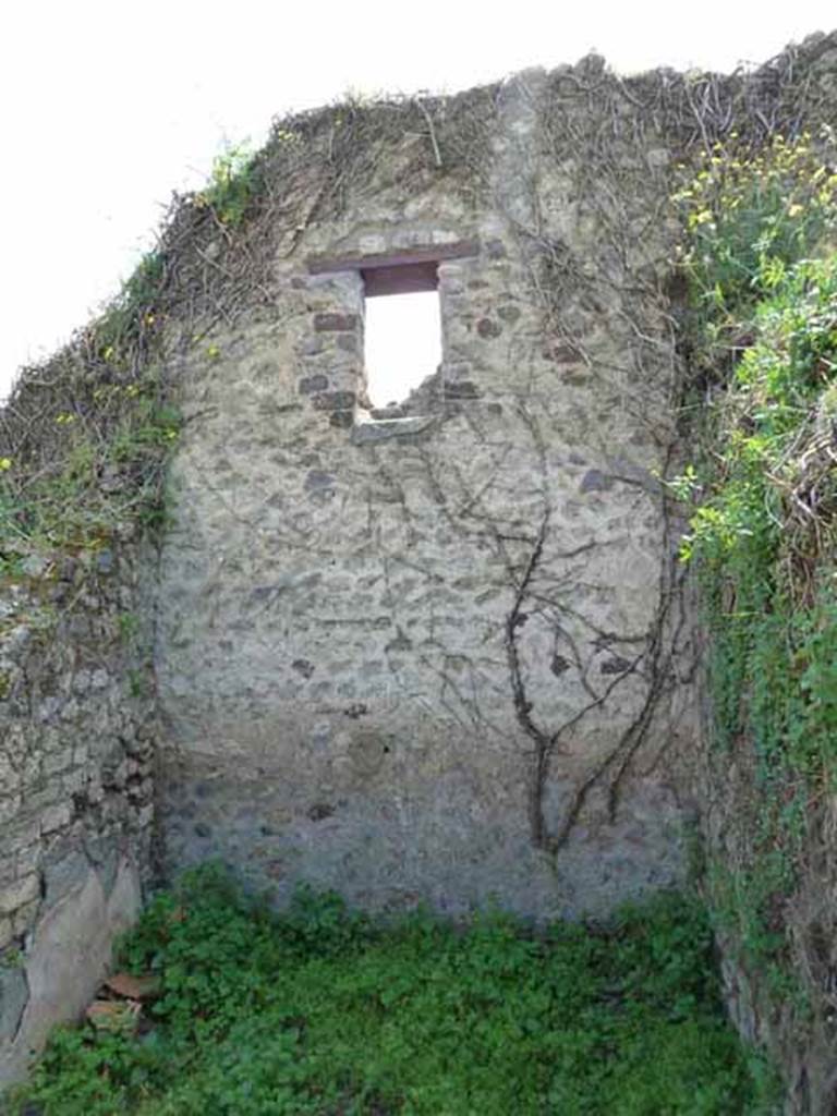 VII.3.23 Pompeii. May 2010. South wall of rear room of shop, with window onto Vicolo del Panettiere.
